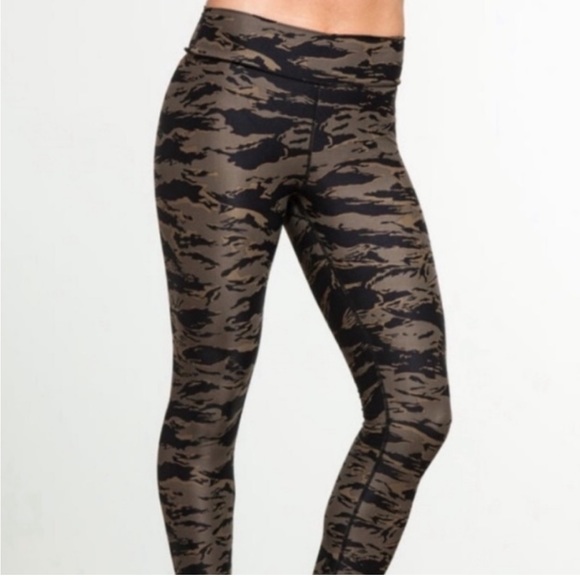 The Upside Camo Leggings, Size US 6 Carbon38 - Picture 2 of 8